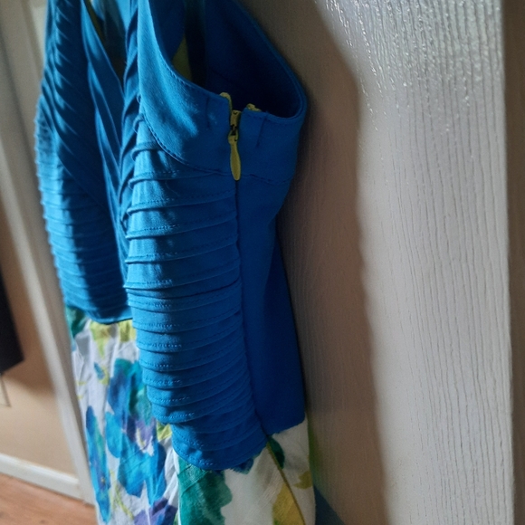 Dress - Picture 2 of 4